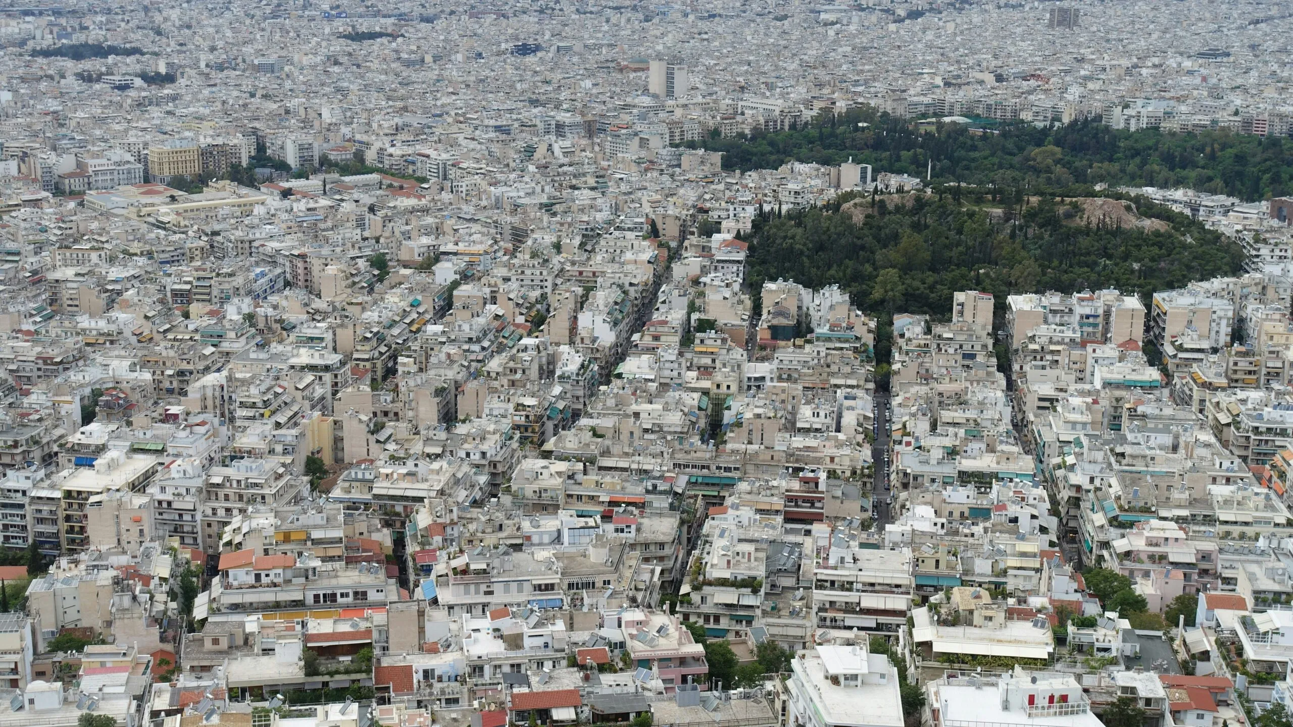 Ο Νίκος Ανδρουλάκης μιλά στη Βουλή για στεγαστική κρίση