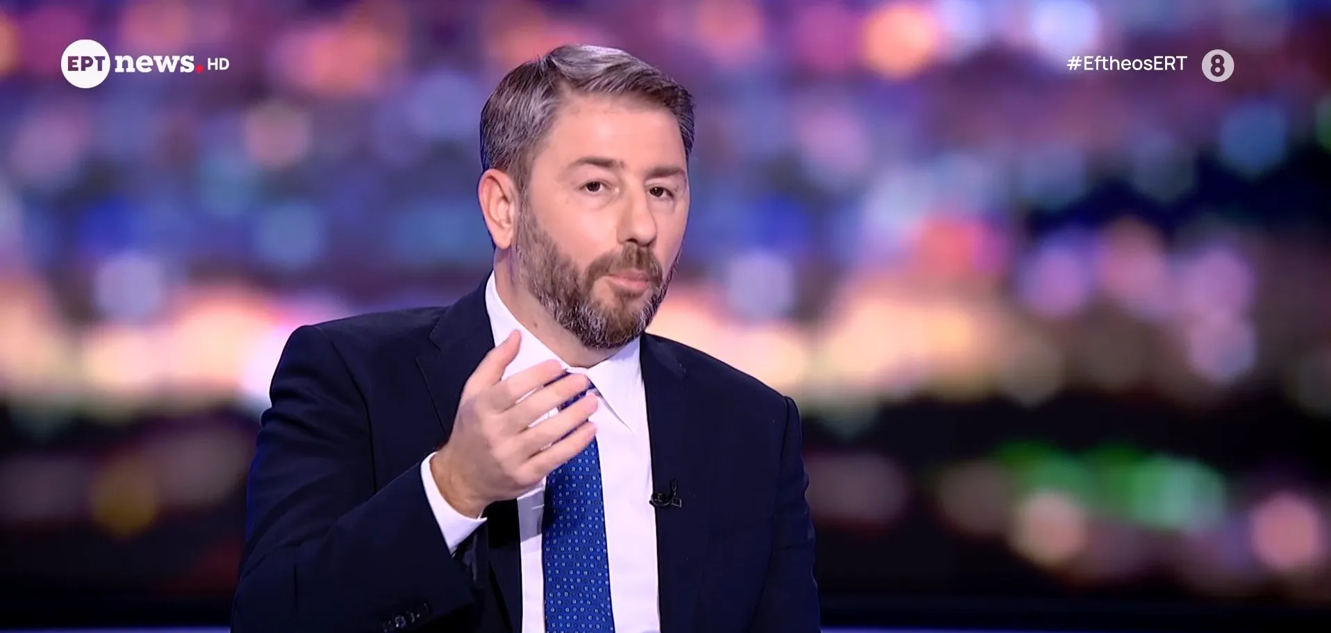 Ο Νίκος Ανδρουλάκης μιλά σε τηλεοπτική εκπομπή