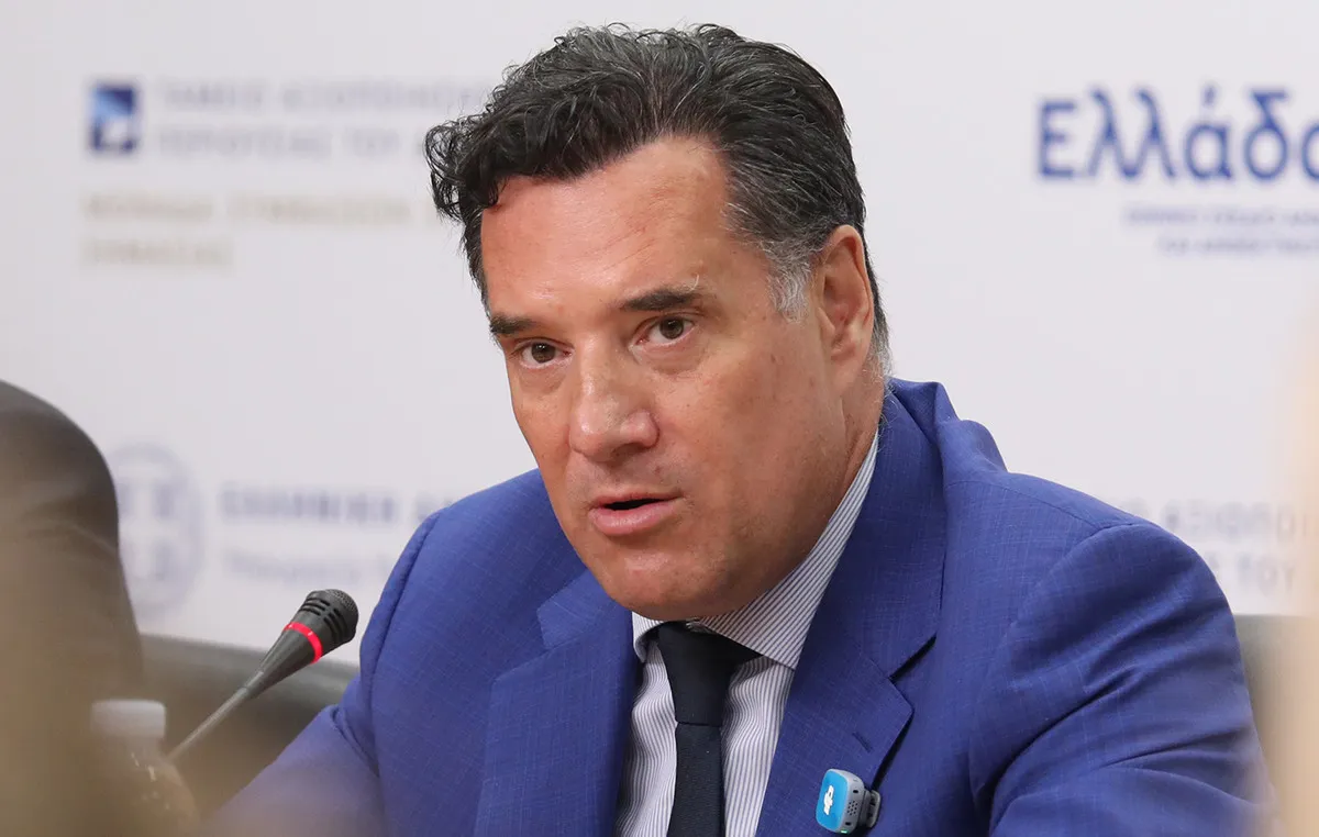 Ο Άδωνις Γεωργιάδης μιλά σε τηλεοπτική συνέντευξη