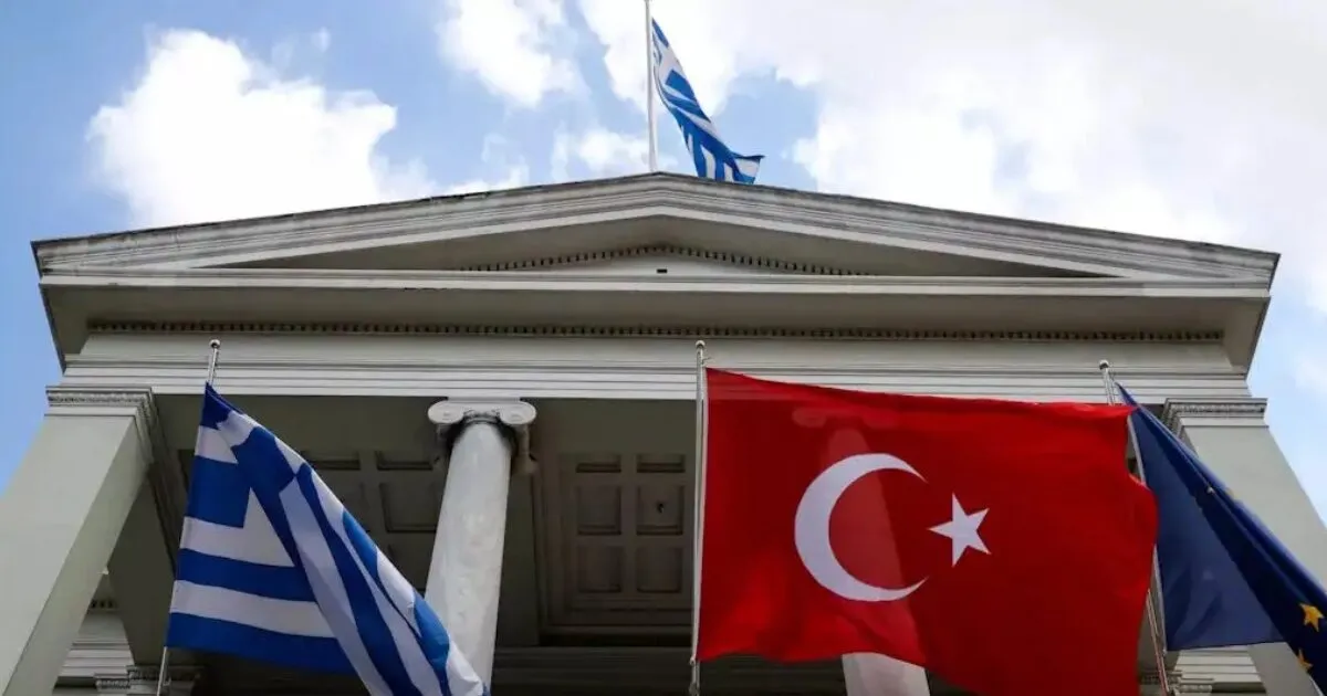 Ελληνική και τουρκική σημαία σε διπλωματική συνάντηση