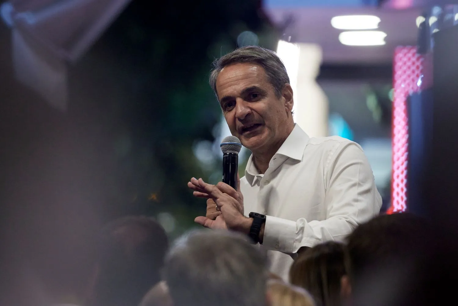 Ο Κυριάκος Μητσοτάκης μιλάει σε συγκέντρωση στην Κατερίνη