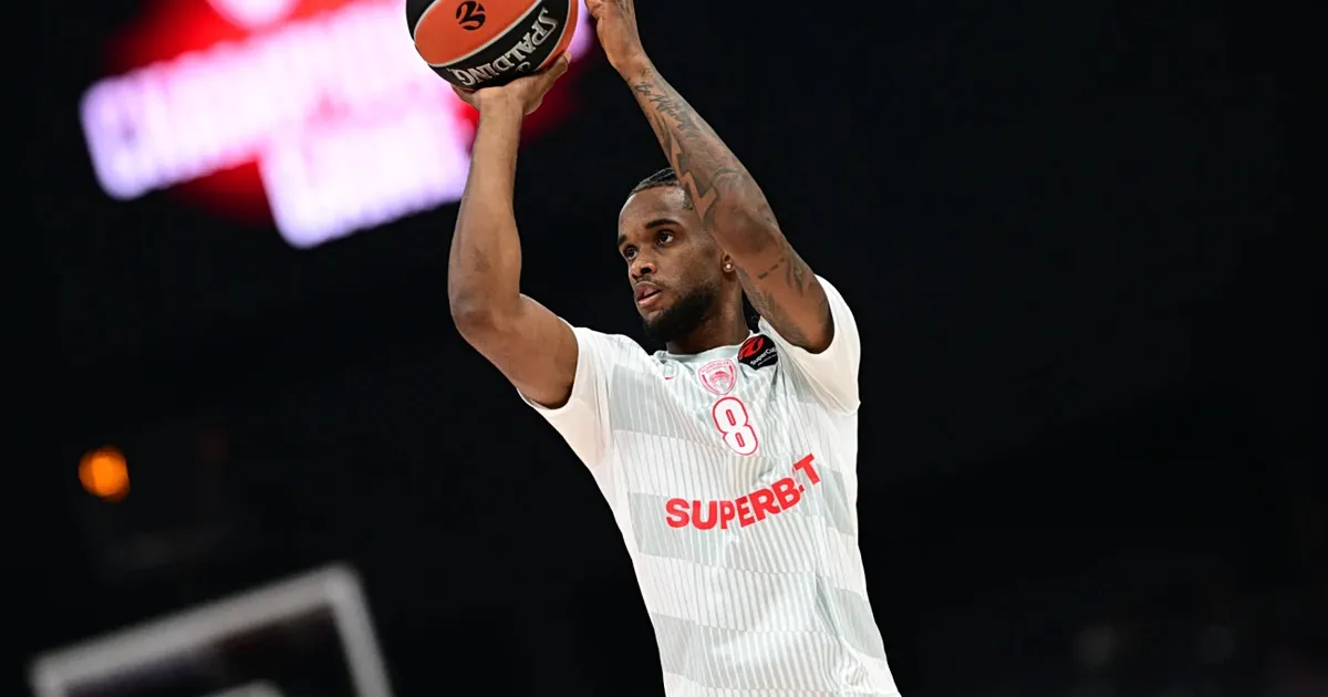 Παίκτες Ολυμπιακού σε αγώνα μπάσκετ Basket League