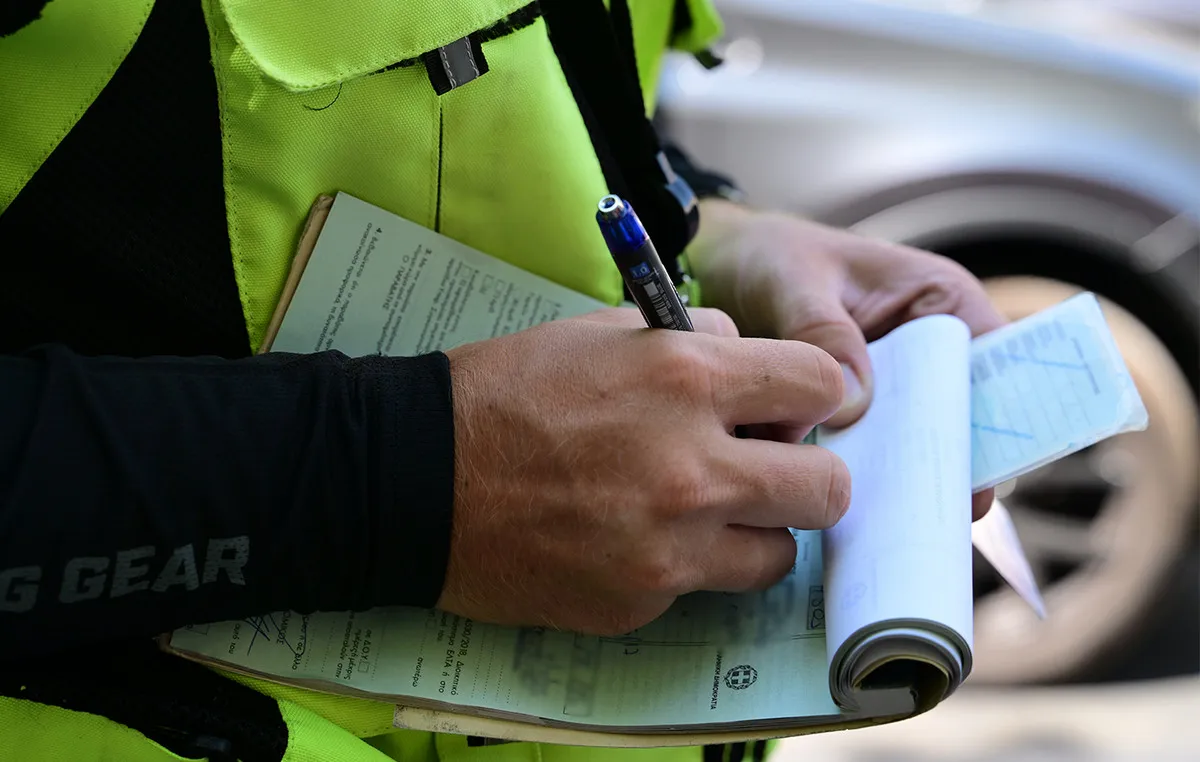 Αλιείς διαμαρτύρονται με δεμένα σκάφη στην παραλία