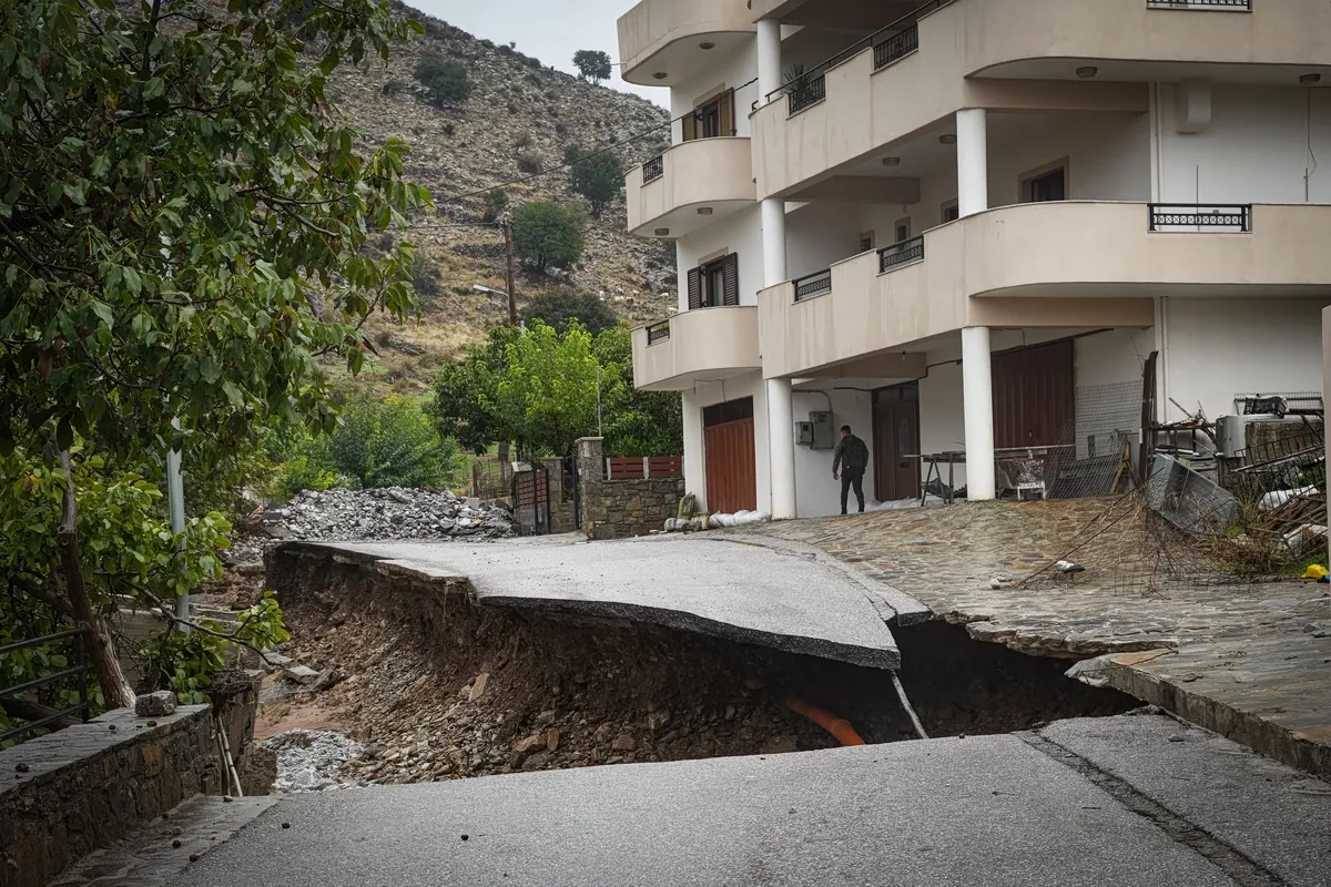 Πλημμυρισμένος δρόμος στην Κρήτη μετά την κακοκαιρία