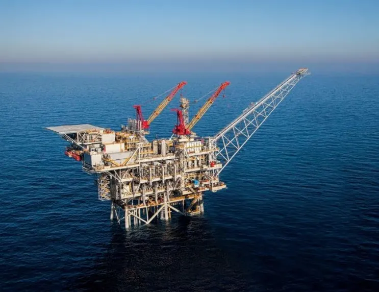Γεωτρύπανο για ερευνητική γεώτρηση φυσικού αερίου στη θάλασσα