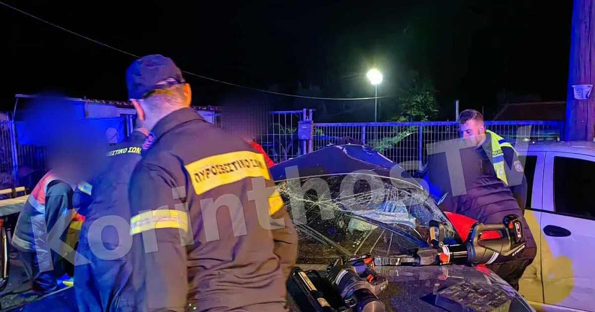 Συντρίμμια αυτοκινήτων μετά το τροχαίο στο Δέλτα Κορίνθου