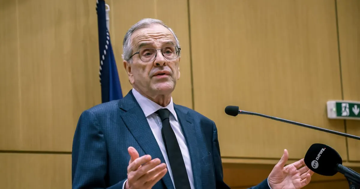 Ο Αντώνης Σαμαράς κατά τη διάρκεια δήλωσής του