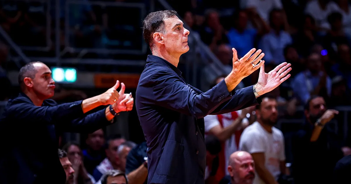 Ο Γιώργος Μπαρτζώκας σε αγώνα μπάσκετ Euroleague