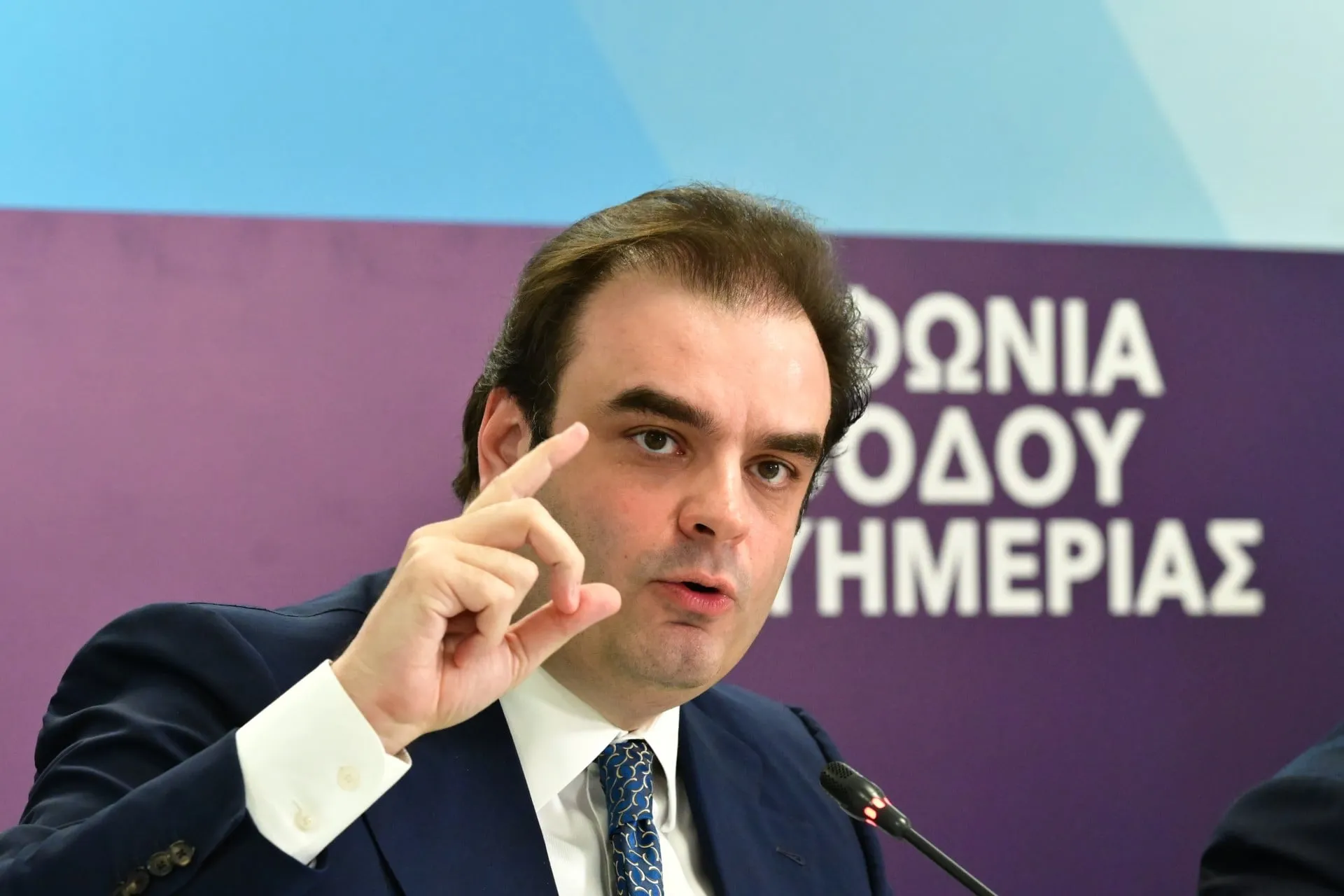 Ο Κυριάκος Πιερρακάκης μιλά για τις 120 δόσεις