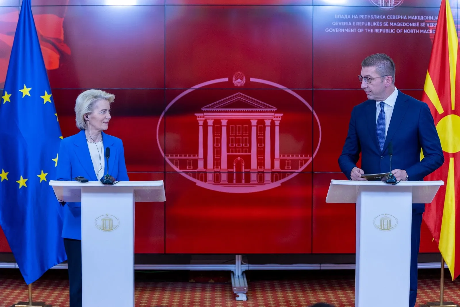 Μίτσκοσκι και φον ντερ Λάιεν σε συνάντηση στα Σκόπια