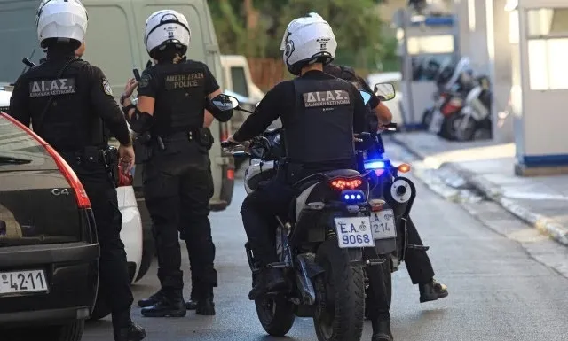 Αστυνομικές δυνάμεις στα Πράτσικα Πάτρας μετά από επεισόδια