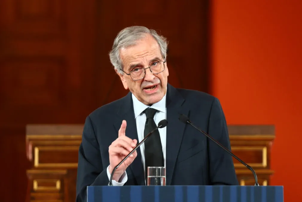 Ο Αντώνης Σαμαράς μιλάει σε συνέδριο για την κρίση