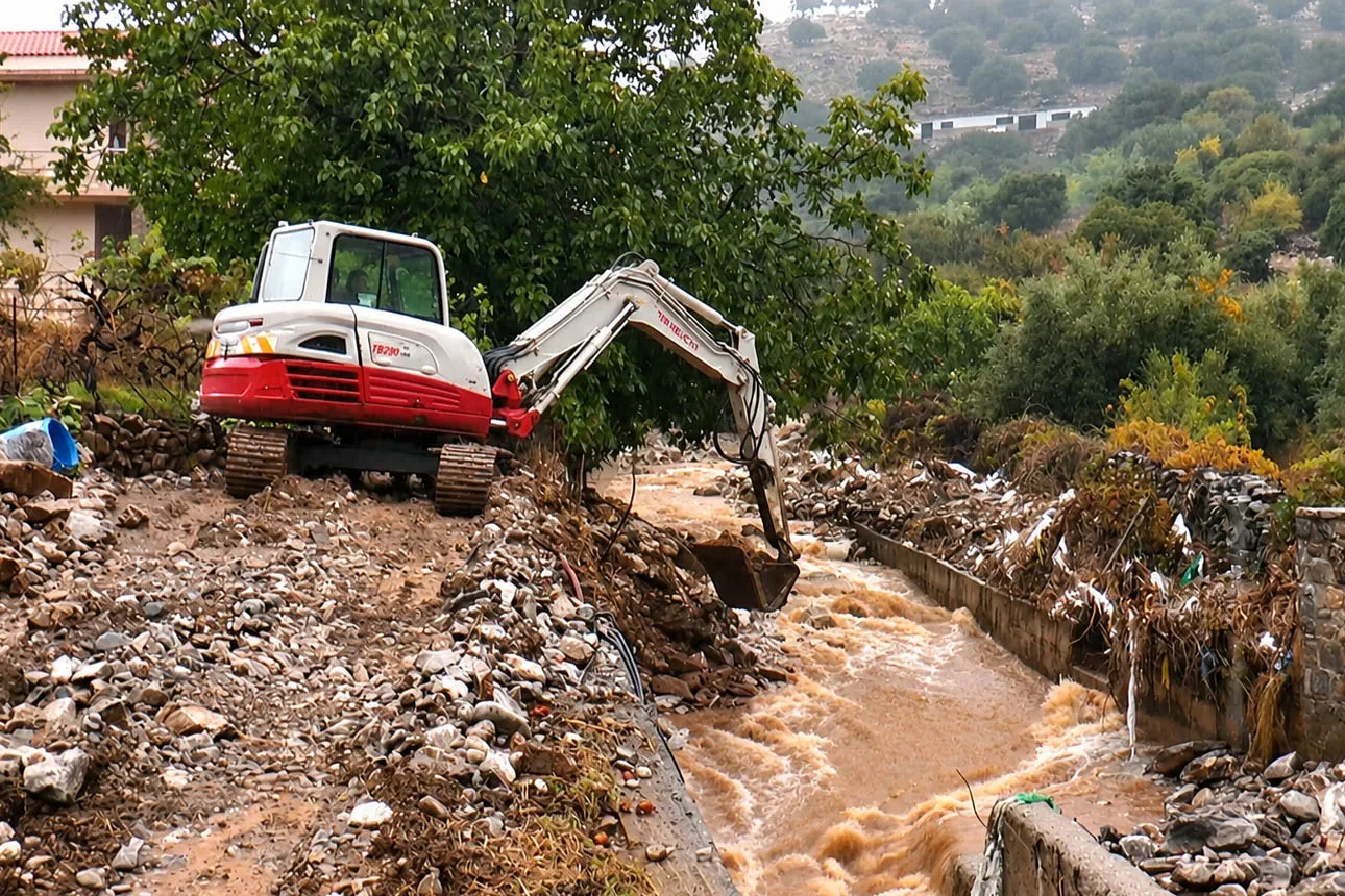 Καταιγίδα και σύννεφα πάνω από την Κρήτη
