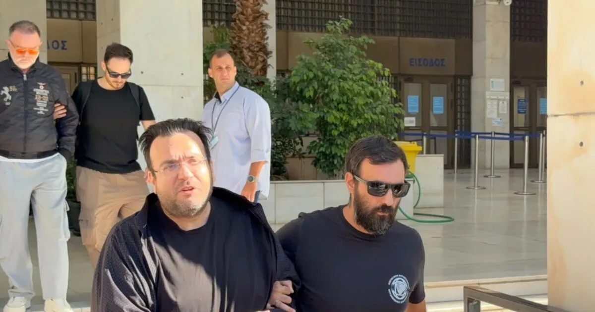 Φίλιππος Καμπούρης χειροπέδες ΓΑΔΑ μεταφορά Ευελπίδων απάτη ΕΦΚΑ