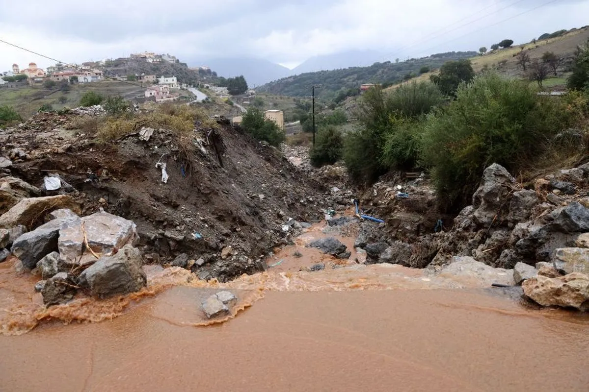 Πλημμυρισμένος δρόμος στην Κρήτη μετά την κακοκαιρία