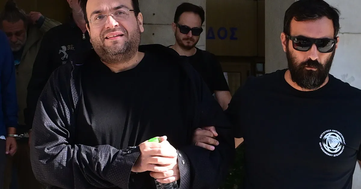 Φίλιππος Καμπούρης χειροπέδες ΓΑΔΑ μεταφορά Ευελπίδων απάτη ΕΦΚΑ