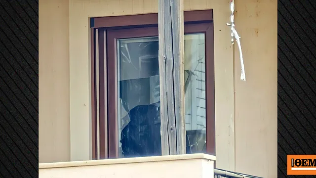 Αστυνομικός αποκλεισμός σπιτιού στο Λαύριο μετά την επίθεση