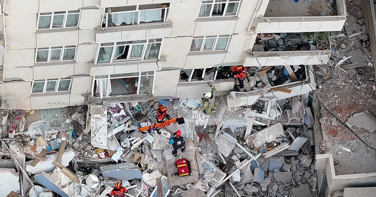 Κατάρρευση πολυκατοικίας στο Μάλτεπε Κωνσταντινούπολη