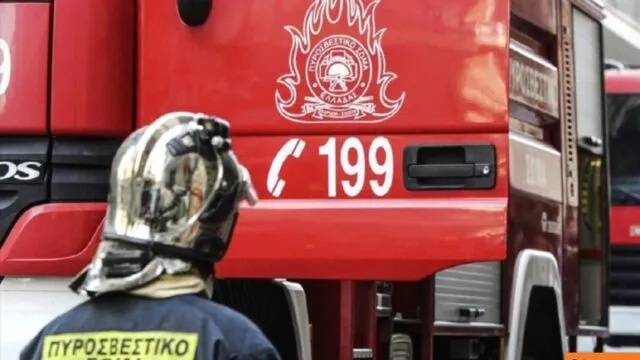 Πυροσβεστικό ελικόπτερο επιχειρεί σε φωτιά στη Δεσκάτη Γρεβενών