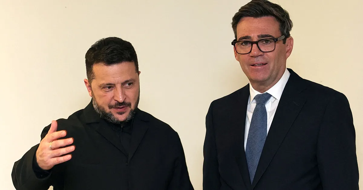Ο Άντι Μπέρναμ και ο Βολοντίμιρ Ζελένσκι σε συνομιλία