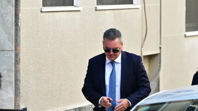 Χρηματοκιβώτιο και έρευνα για τον Μαζωνάκη