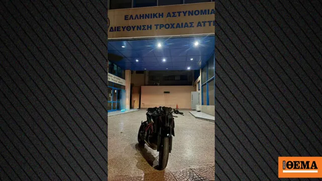 Μοτοσυκλέτα μεγάλου κυβισμού σε λεωφόρο της Αττικής