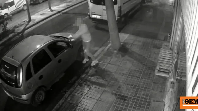 Φάκελοι με προσωπικά στοιχεία σε παρμπρίζ αυτοκινήτου στο Ηράκλειο