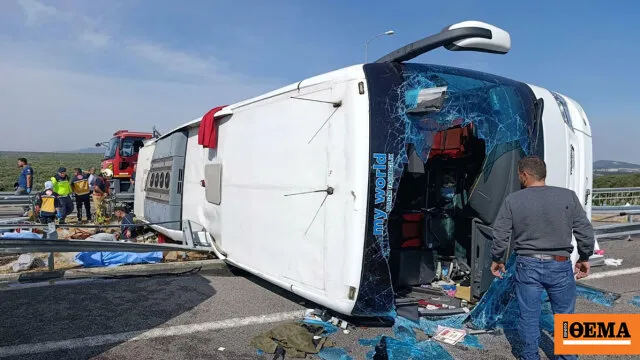 Αναποδογυρισμένο λεωφορείο μετά από δυστύχημα στην Τουρκία