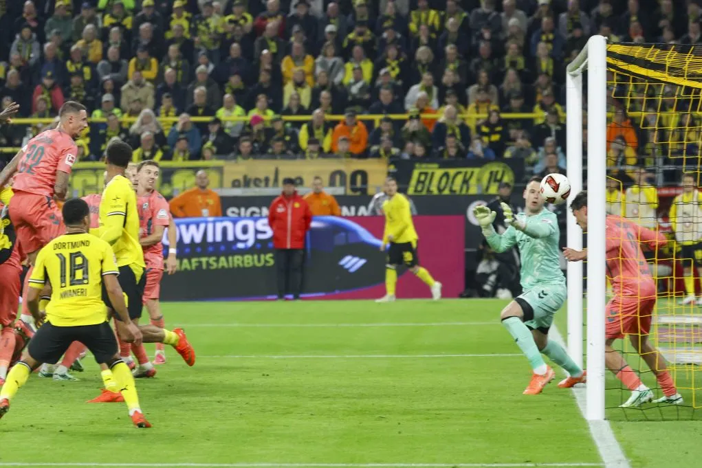 Ποδοσφαιριστές της Ντόρτμουντ σε αγώνα Bundesliga