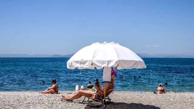 Σαντορίνη με θέα στο Αιγαίο, κορυφαίος ελληνικός προορισμός