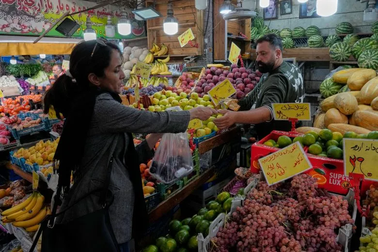 Χάρι Κέιν πανηγυρίζει γκολ με τη φανέλα της Αγγλίας