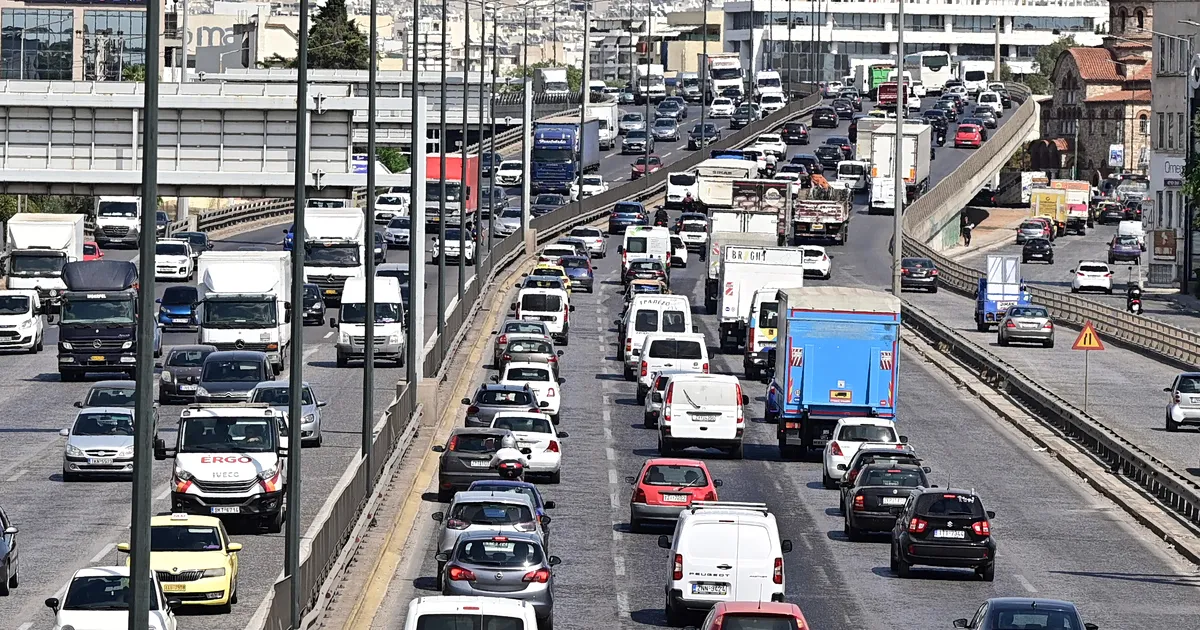 Μποτιλιάρισμα και ουρές αυτοκινήτων στον Κηφισό στην Αττική