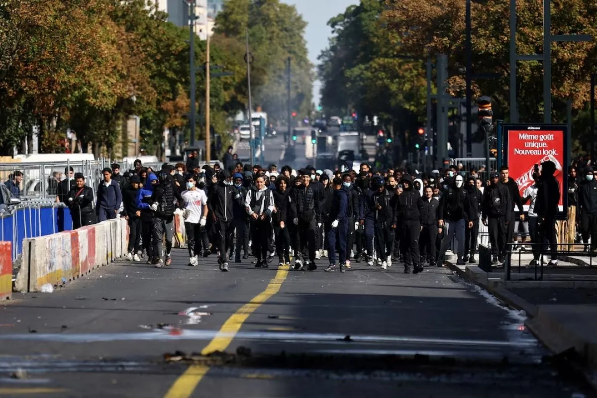 Μαθητές διαδηλώνουν στους δρόμους της Γαλλίας