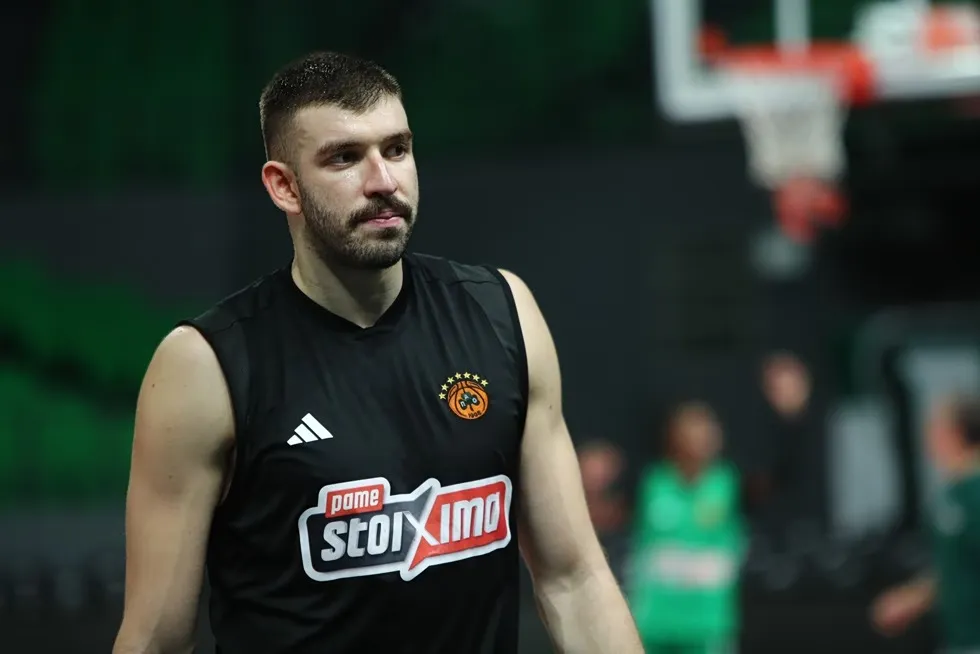 Παίκτες Ολυμπιακού σε αγώνα μπάσκετ Basket League
