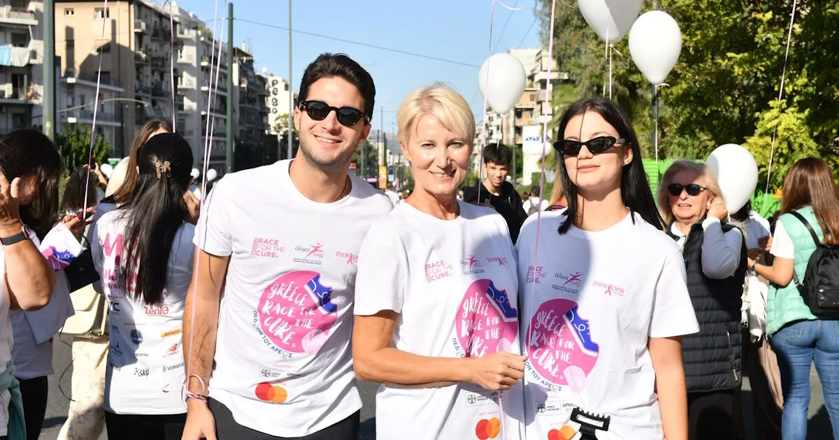 Νατάσα Παζαΐτη με παιδιά στο Race for the Cure