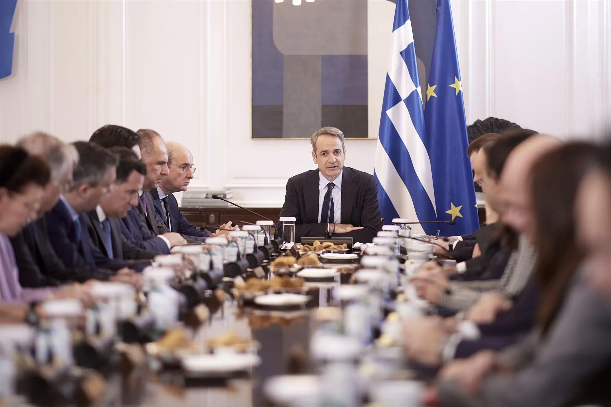 Ο Μητσοτάκης ανακοινώνει μέτρα για χρέη μικρομεσαίων