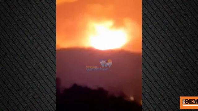 Πυροσβέστες επιχειρούν στη φωτιά στον Έβρο τη νύχτα