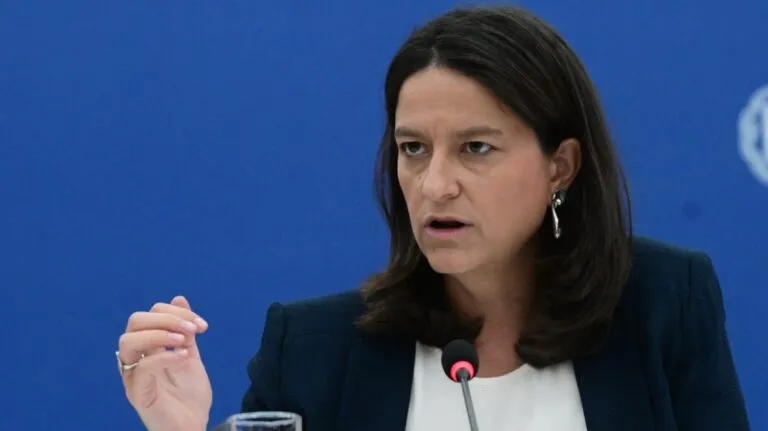 Η υπουργός Νίκη Κεραμέως μιλά για το πρόγραμμα απασχόλησης γυναικών