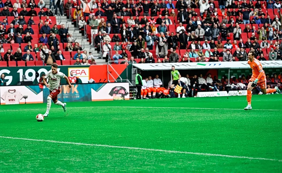 Νόιερ λάθος γκολ Άουγκσμπουργκ Μπάγερν Bundesliga